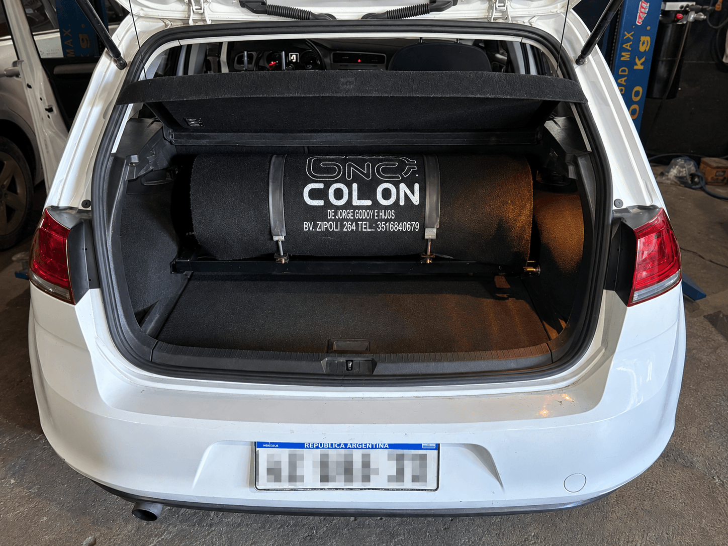 Volkswagen Golf 1.6 con equipo GNC instalado