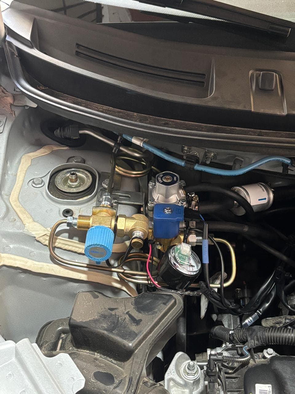 Volkswagen Golf 1.6 — detalle de la instalación (foto 3)