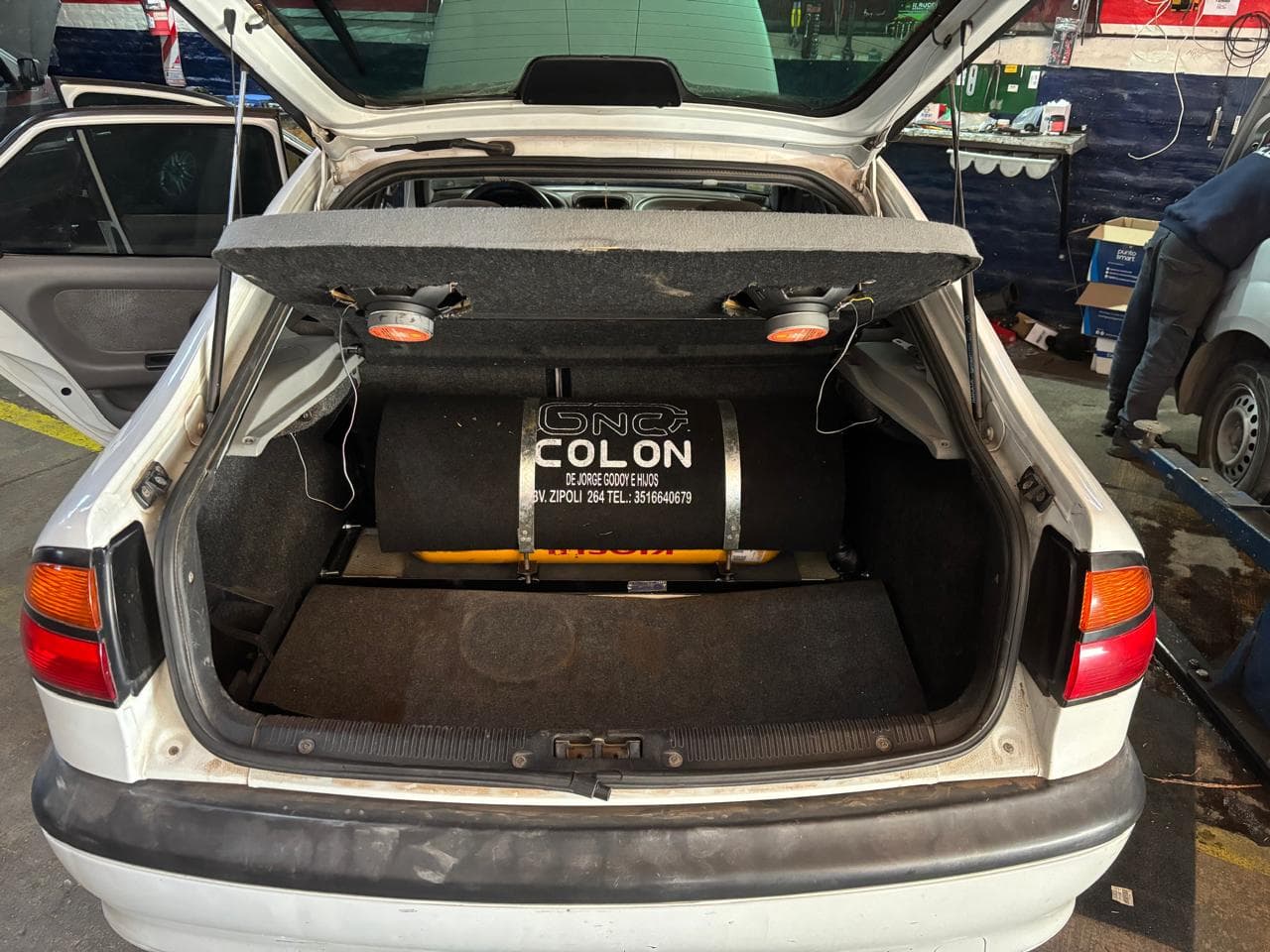 Renault Laguna — detalle de la instalación (foto 2)